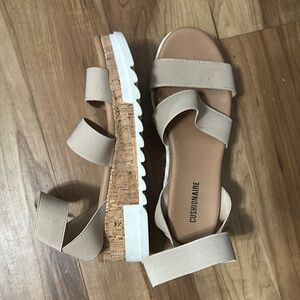 Cushionaire Women's Tan Sandals